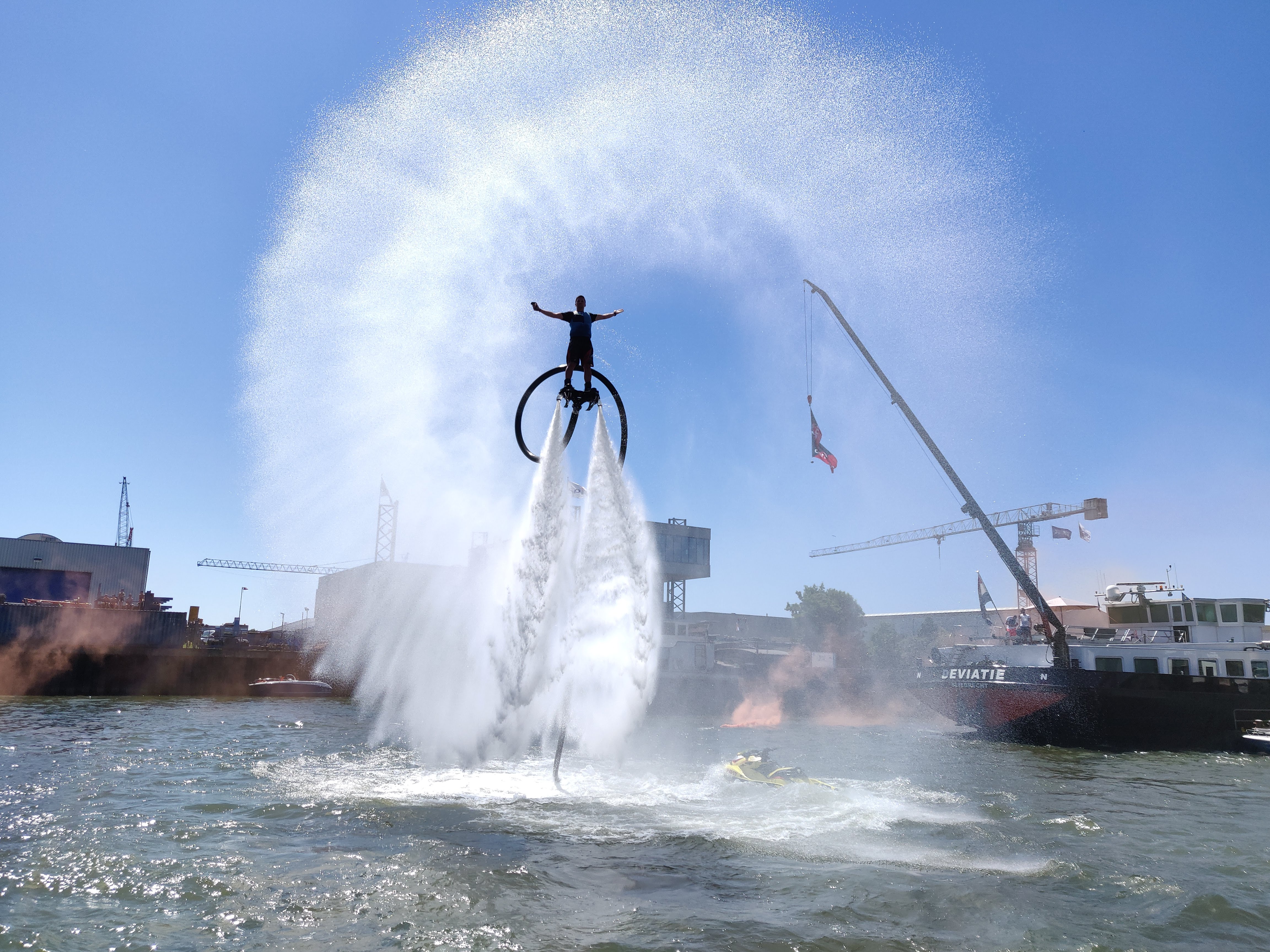 Flyboard-Show auf dem Wasser — Foto 5