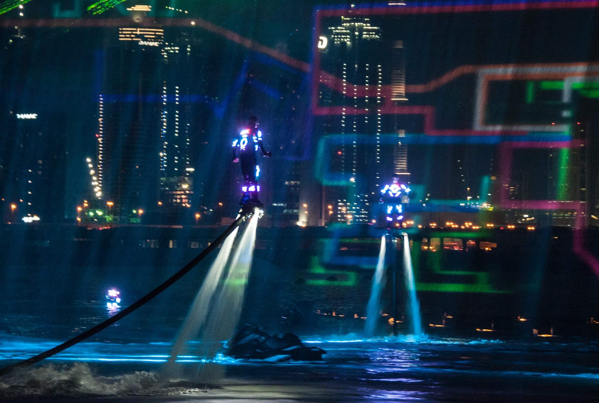 Flyboard-Show auf dem Wasser — Foto 6
